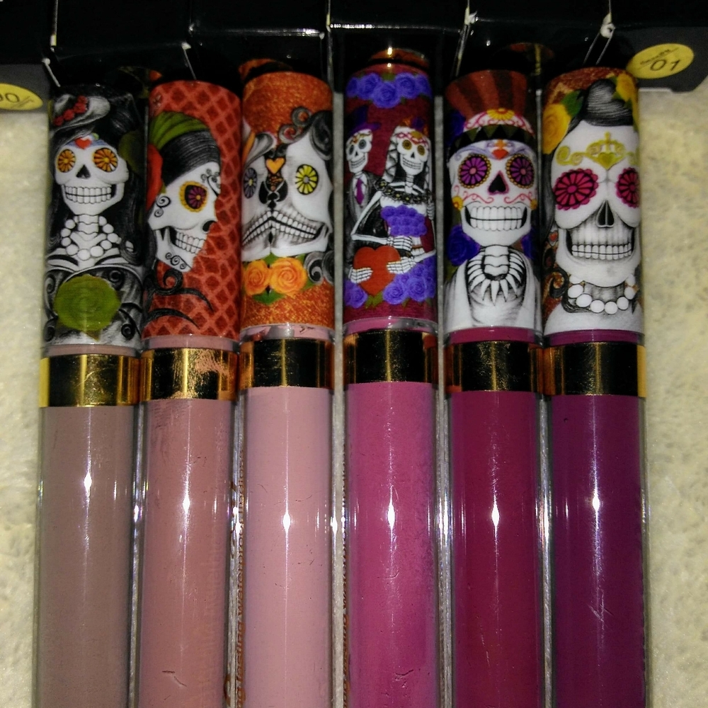 Lipstick - Picture 7 of 8